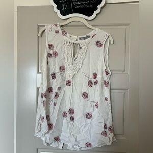 1x Daniel Rainn Quinn keyhole crochet sleeveless blouse